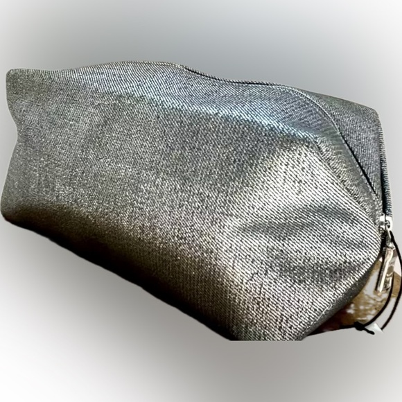 New NWOT Large Coach Fragrance Silver Makeup, Toiletry Pouch & Cosmetic Bag - Picture 9 of 13